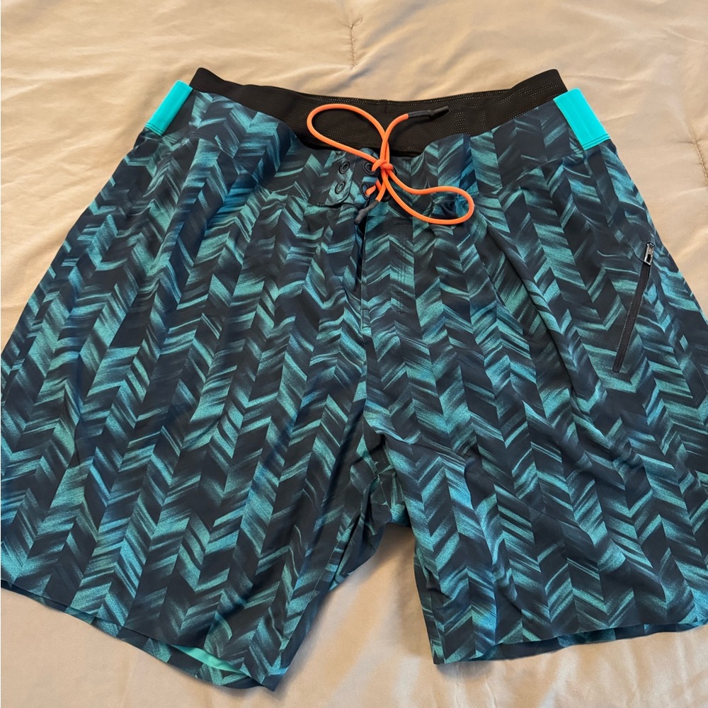 In great condition. 
Classic-Fit Liner Board Short 7" size 36 color blue/green